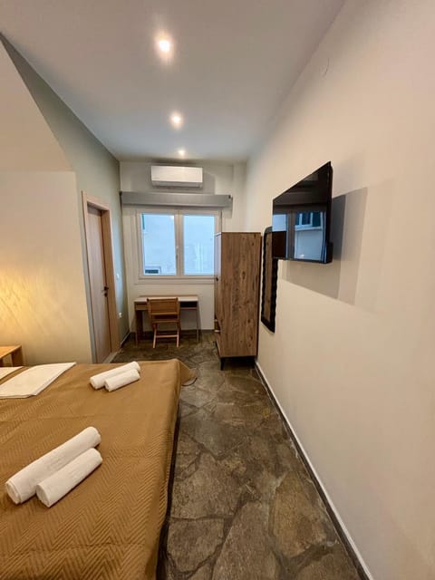 Bed, TV and multimedia, Bedroom, air conditioner