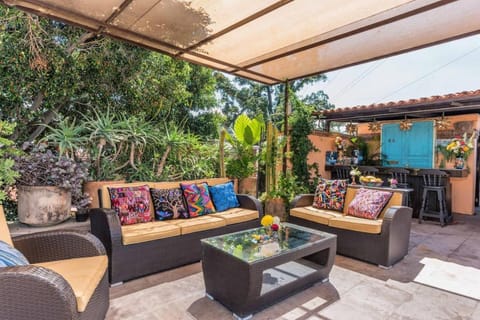 Patio, View (from property/room), Balcony/Terrace, Living room, Seating area