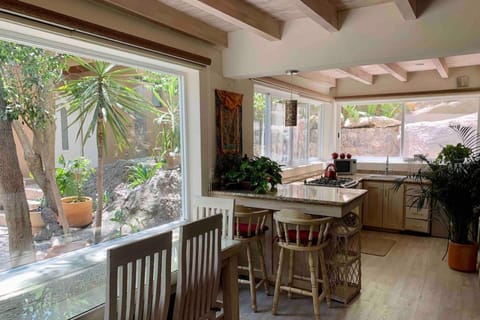 Seating area, Dining area, Garden view
