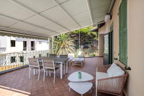 Wonderful flat by sea chez Monique House in Bordighera