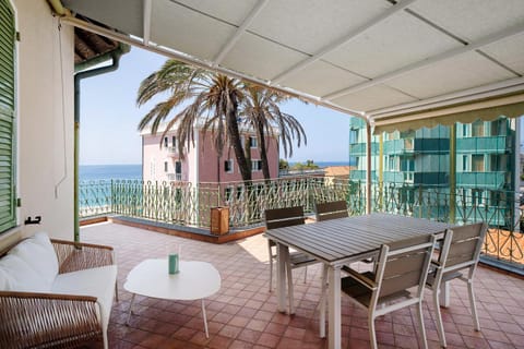 Wonderful flat by sea chez Monique House in Bordighera