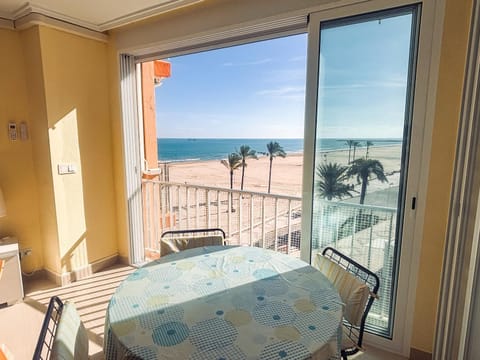 View (from property/room), Balcony/Terrace, Living room, Dining area, Beach, Sea view