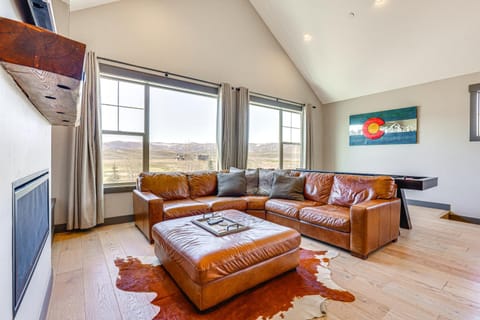 Hot Tub and Mtn Views Townhome in Granby! House in Granby