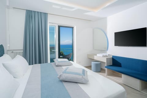 Natural landscape, TV and multimedia, Photo of the whole room, Bedroom, towels