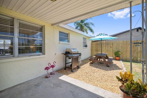 Lakeside Paradise House in Holiday