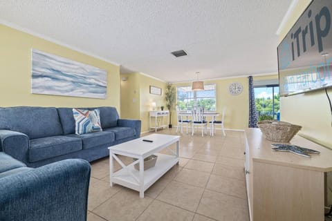 Lakeside Paradise House in Holiday