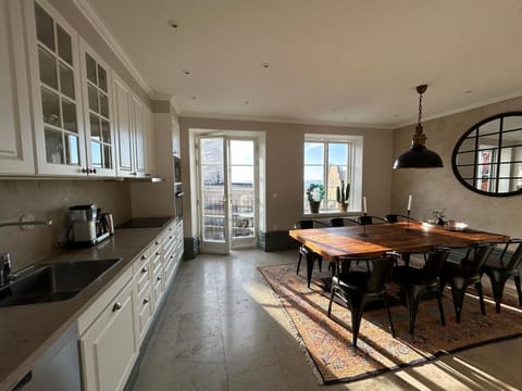Balcony/Terrace, Kitchen or kitchenette, Dining area, stove