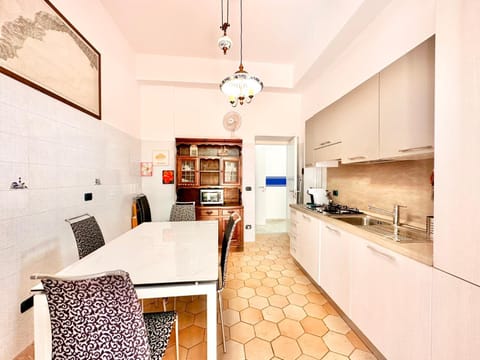 Hostdomus - Villino Matilde Apartment in Finale Ligure