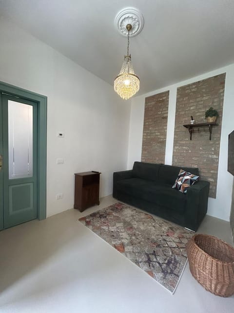 Living room, Photo of the whole room, Seating area