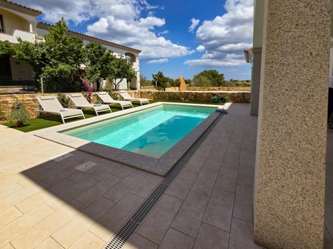 Day, Pool view, Swimming pool, sunbed