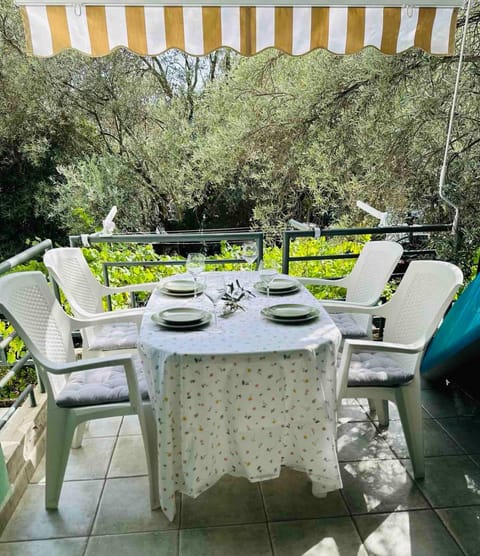 Patio, Day, Garden, View (from property/room), Balcony/Terrace, Seating area, Dining area, Garden view