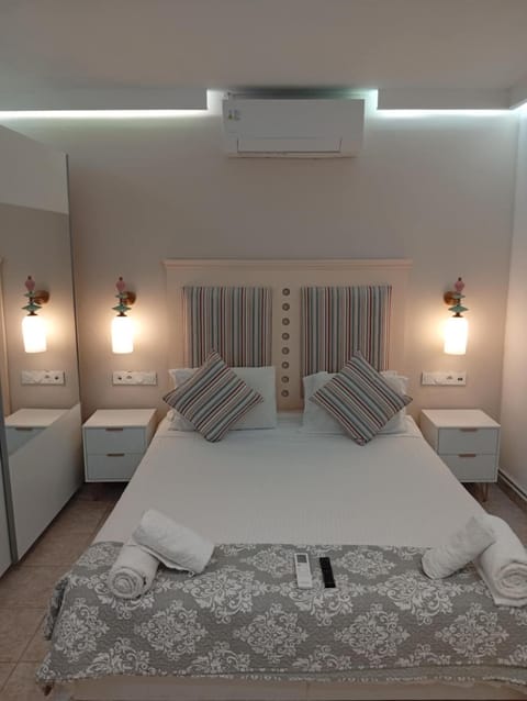 Bed, Bedroom, wardrobe, air conditioner