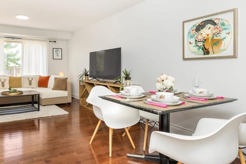 Cozy Modern 4BR Home with Sunny Patio House in Ottawa