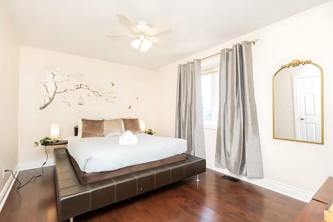 Cozy Modern 4BR Home with Sunny Patio House in Ottawa