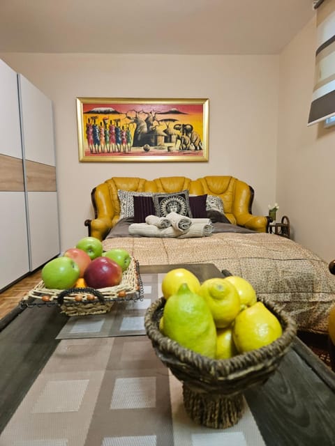Bed, Photo of the whole room, Seating area