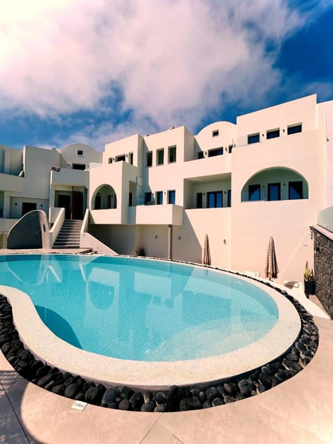 Property building, Pool view, Swimming pool
