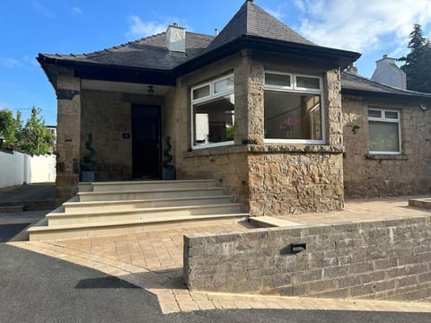 Beautiful family home with golf House in Edinburgh