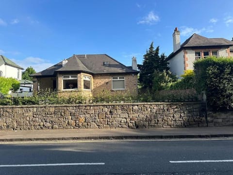 Beautiful family home with golf House in Edinburgh