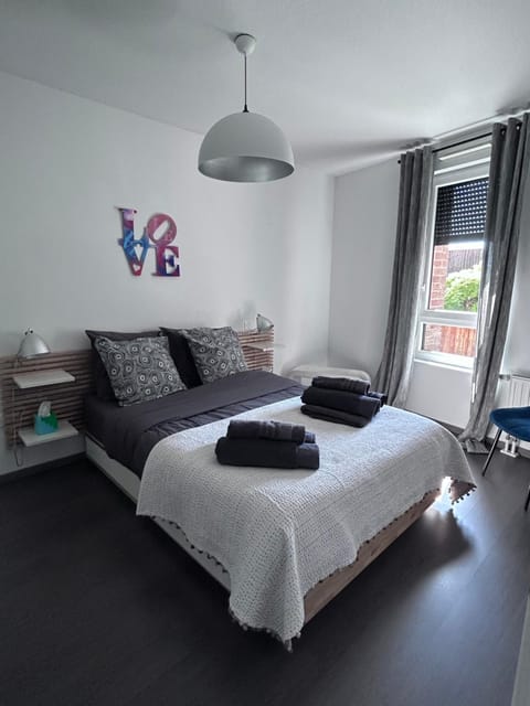 Bed, Photo of the whole room, Bedroom, Garden view, towels