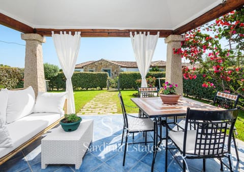 Patio, Spring, Day, Garden, View (from property/room), Balcony/Terrace, Living room, Seating area, Dining area, Garden view