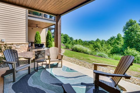 Toccoa Condo on Golf Course with Patio and Grill Apartment in Lake Hartwell