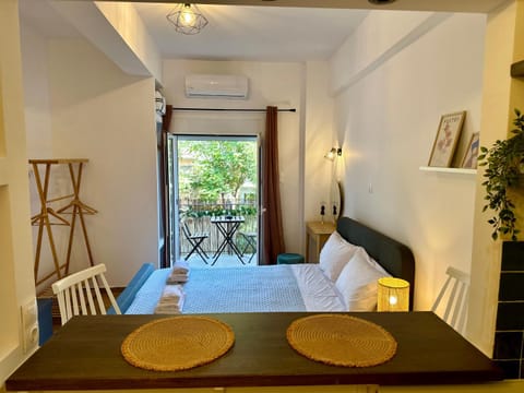 Photo of the whole room, Dining area, Bedroom