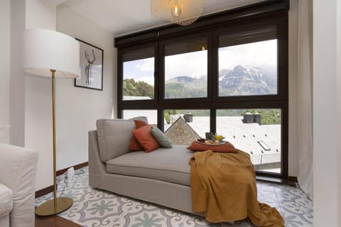 Communal lounge/ TV room, Living room