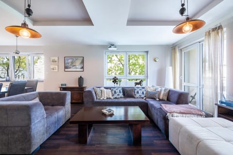 Living room, Seating area