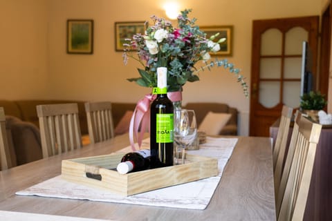 Living room, Decorative detail, Seating area, Dining area