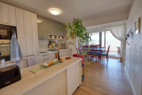 Dining area, oven, stove