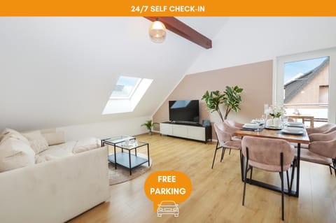 TV and multimedia, Living room, Seating area, Dining area, Evening entertainment