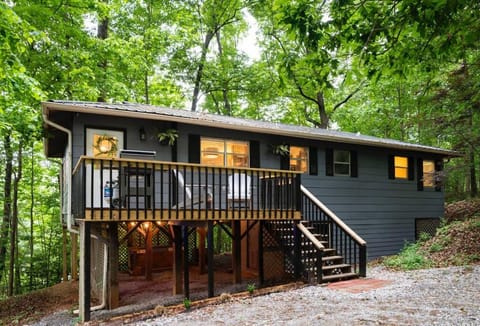 Tranquil & Stylish, Wineries, Hiking, 8min to Town House in Dahlonega