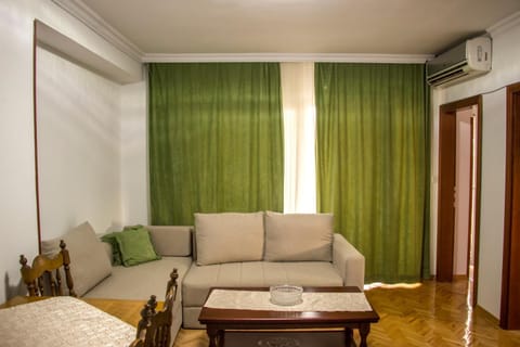 Living room, Seating area, air conditioner