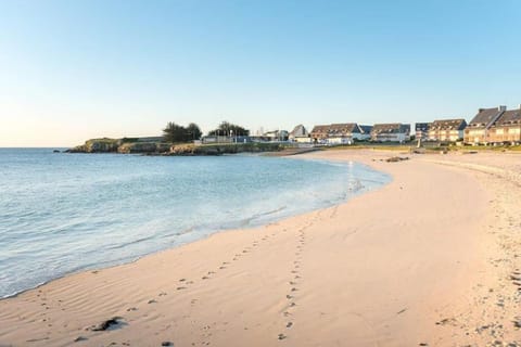 Appartement pieds dans l eau pleine vue mer face plage sable fin triplex 4 chambres 8 personnes terrasse proche centre ville Quiberon Morbihan Bretagne sud idéal famille Apartment in Quiberon