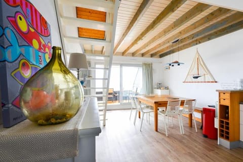 Appartement pieds dans l eau pleine vue mer face plage sable fin triplex 4 chambres 8 personnes terrasse proche centre ville Quiberon Morbihan Bretagne sud idéal famille Apartment in Quiberon