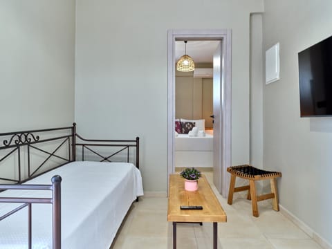 Theros Suites House in Naousa