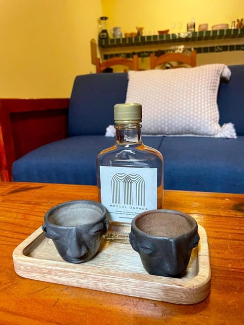 Living room, Seating area, Drinks