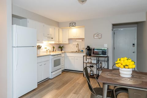 Dining area, kitchen