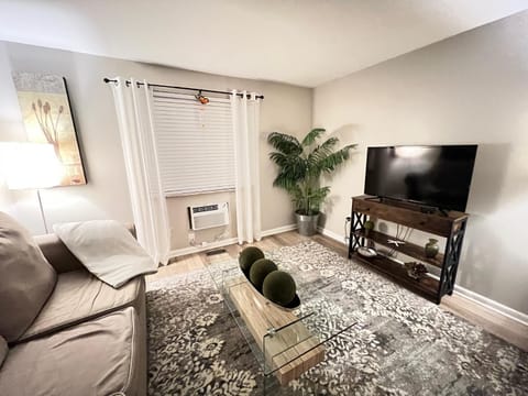 Heart Day Deal Holiday Retreat Prime Location Apartment in Kettering