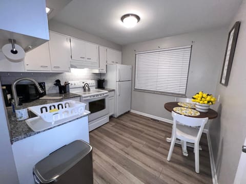 Heart Day Deal Holiday Retreat Prime Location Apartment in Kettering