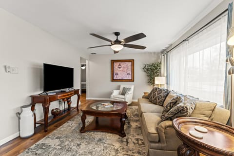 Close to The Greene, Escape Kalm Retreat House in Kettering