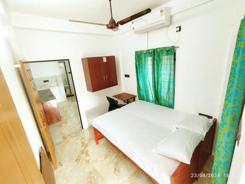 View (from property/room), Photo of the whole room, Bedroom