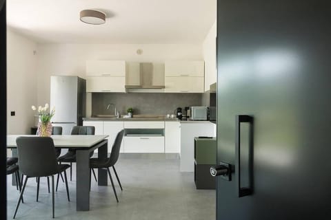 palm easy sirmione luxury Apartment in Sirmione