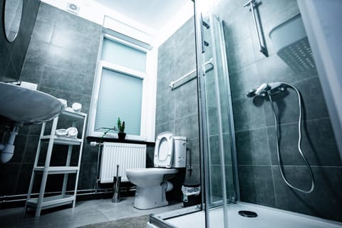 Chambre R1 avec salle de bain privée Vacation rental in Liège