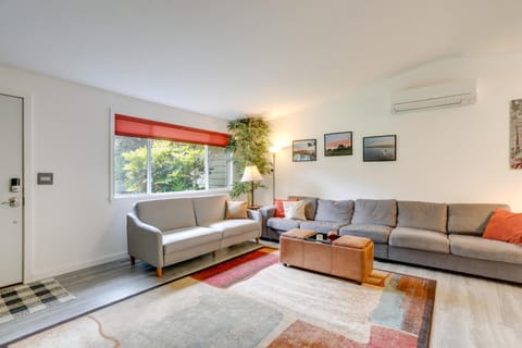 3 Mi to Lake Sammamish! Pet-Friendly Home with Deck House in Lake Sammamish