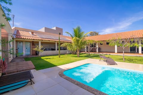 Property building, Facade/entrance, Spring, Day, Garden, Garden view, Pool view, Swimming pool, sunbed
