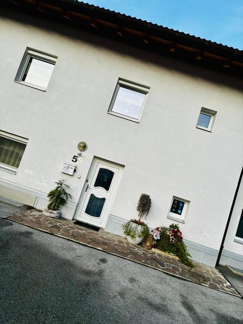 Facade/entrance, Guests