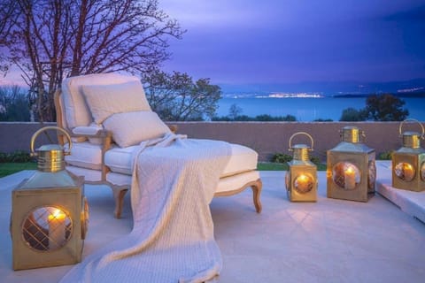 Balcony/Terrace, Seating area, Sea view, Swimming pool