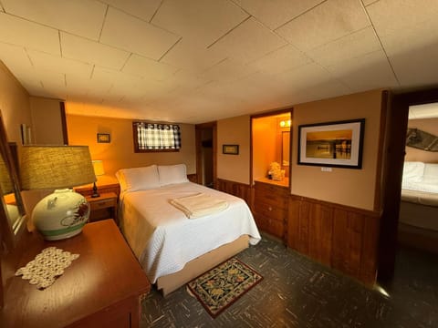 Cottage Place on Squam Lake Hotel in Ashland