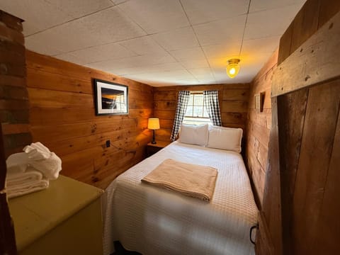 Cottage Place on Squam Lake Hotel in Ashland